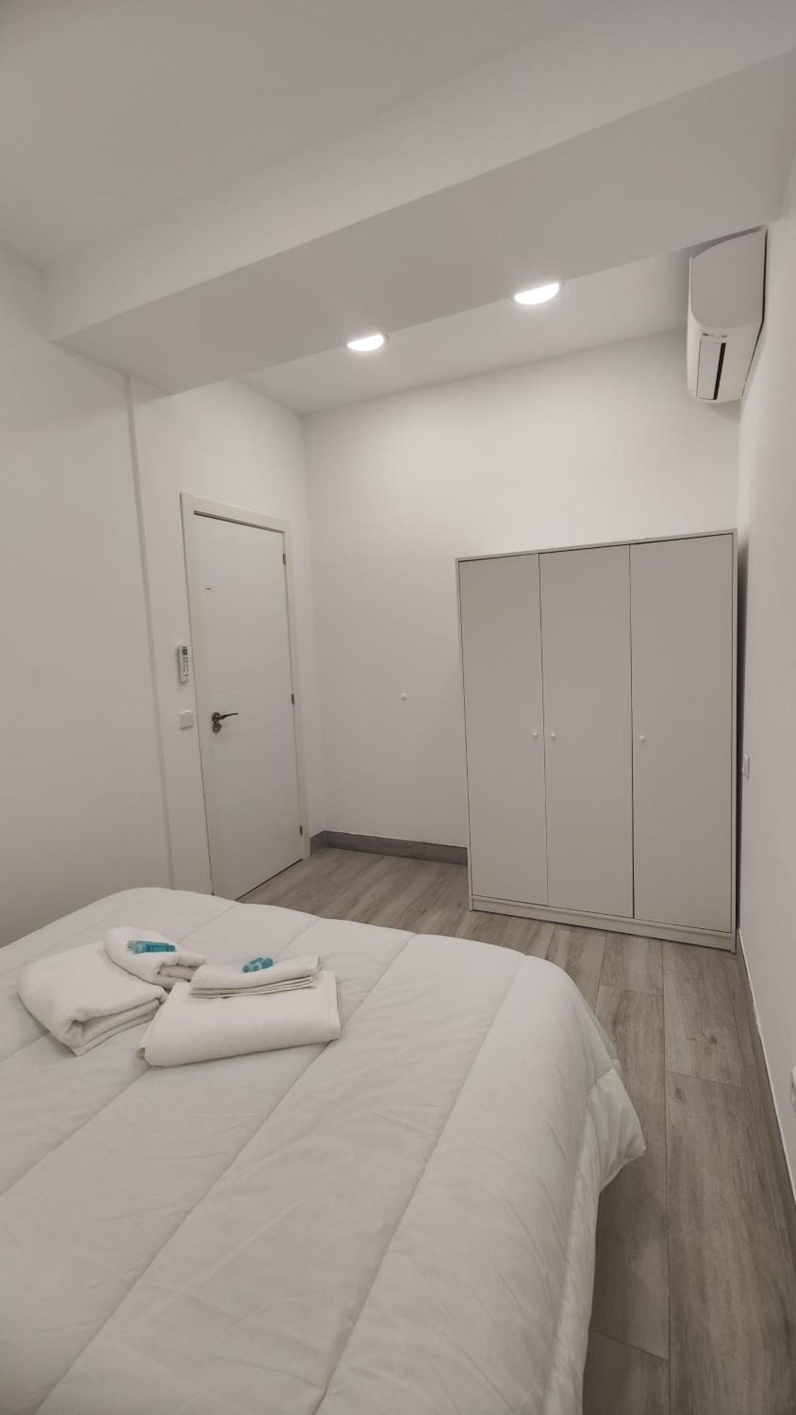 Only For Women Madrid-sol Albergue *